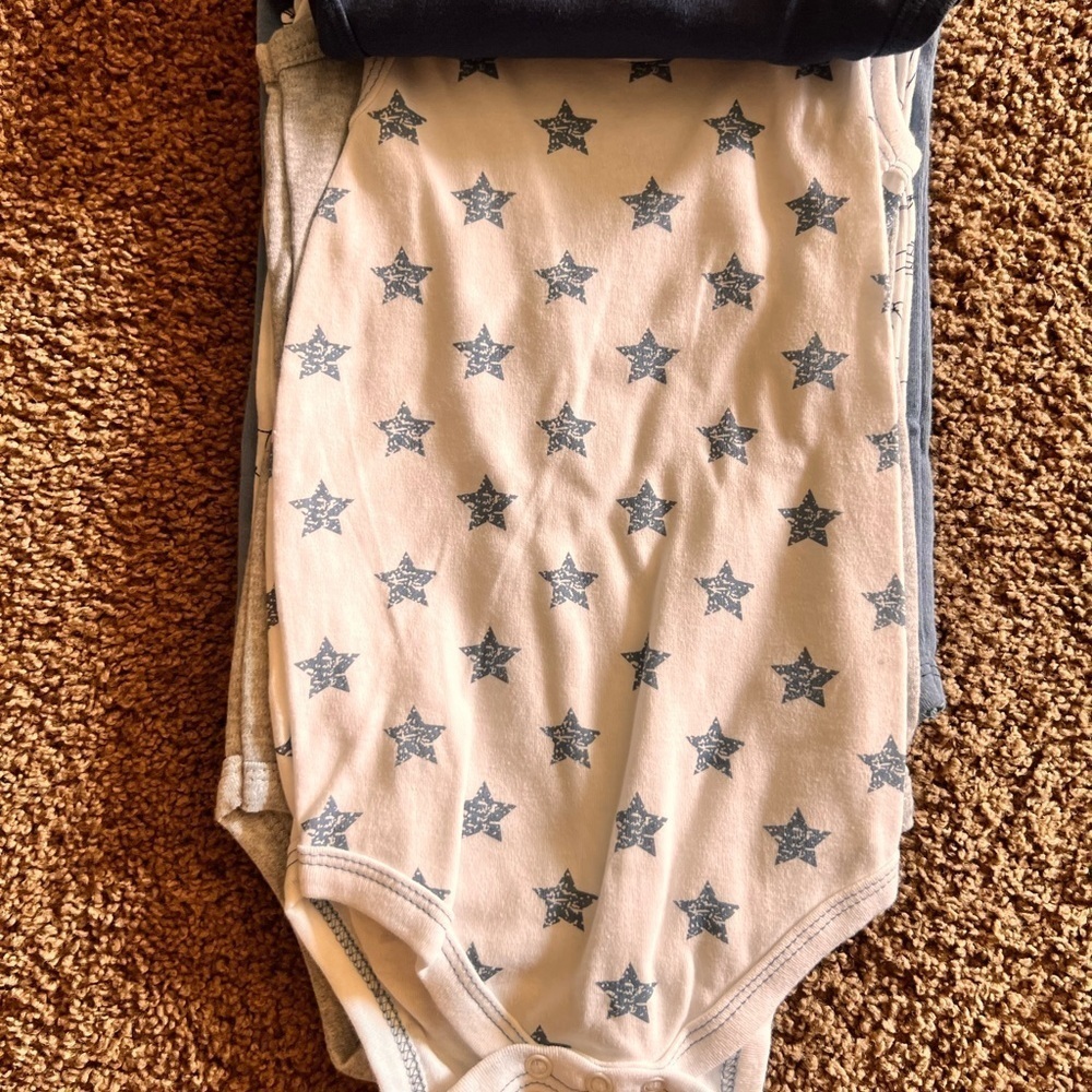 New without tag Hudson Baby Boys 5 sleeveless bodysuits 9-12months - Picture 4 of 5
